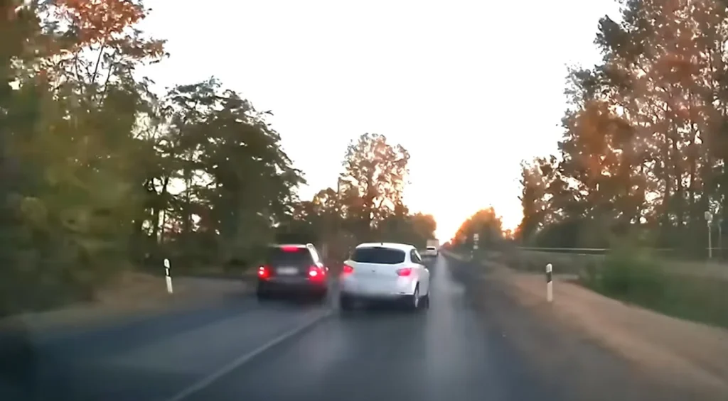 Veszélyes manőverek az utakon: négy súlyos közlekedési eset – videóval
