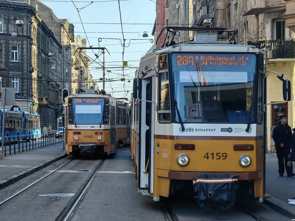 Novemberben felújítják a villamospályát a VIII. kerületi Népszínház utcában