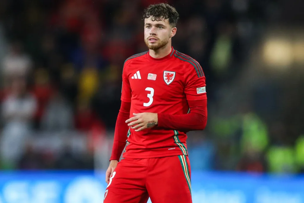 Neco Williams szabadrúgásgóljával győzte le Wales a tíz emberre fogyatkozott Norvégiát