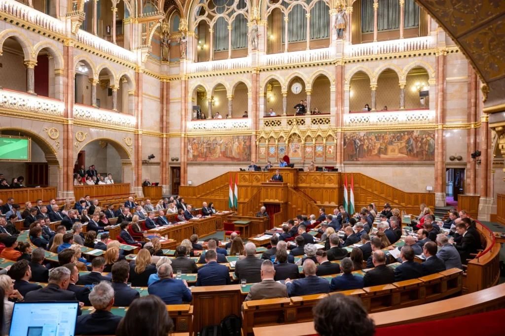 Lakástámogatási és közlekedésfejlesztési terveket ismertetett Magyar Péter